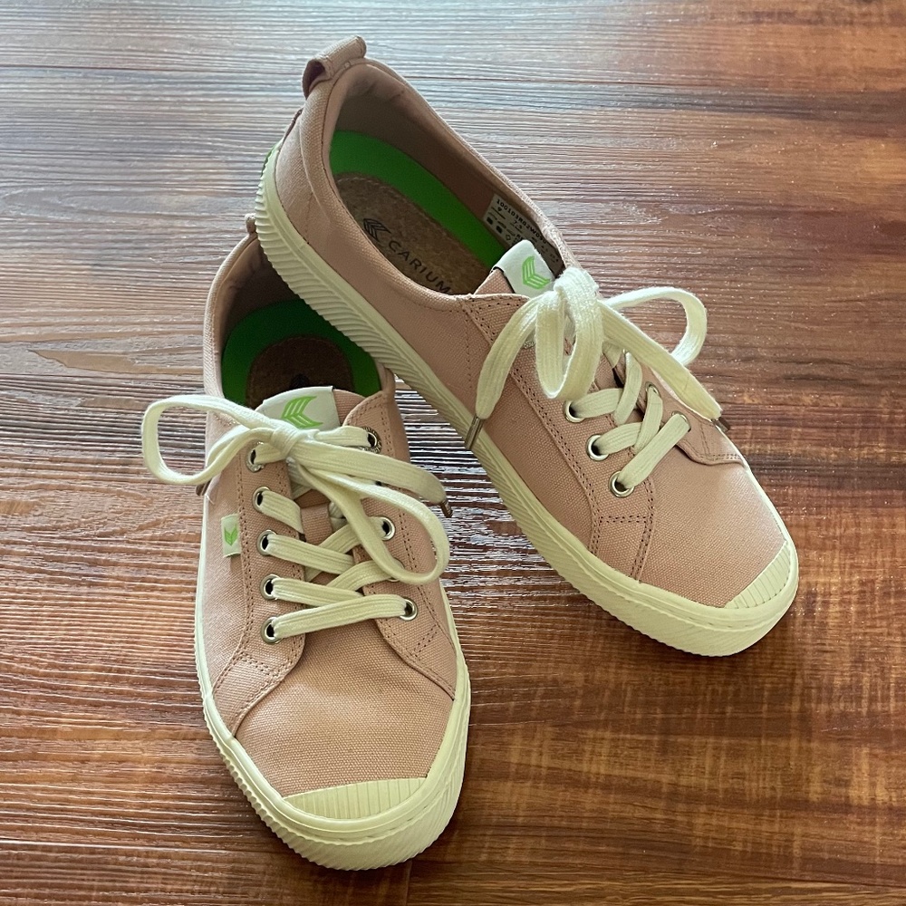 XLNT Cariuma OCA Low Sneakers - Rose Canvas - W9